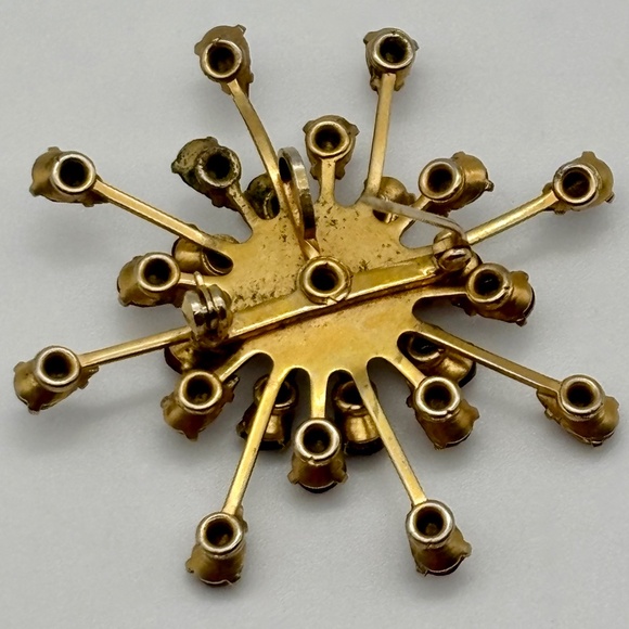 Vintage Starburst Brooch or Pendant With Faceted Prong Set Faux Garnets Unmarked - Picture 6 of 7